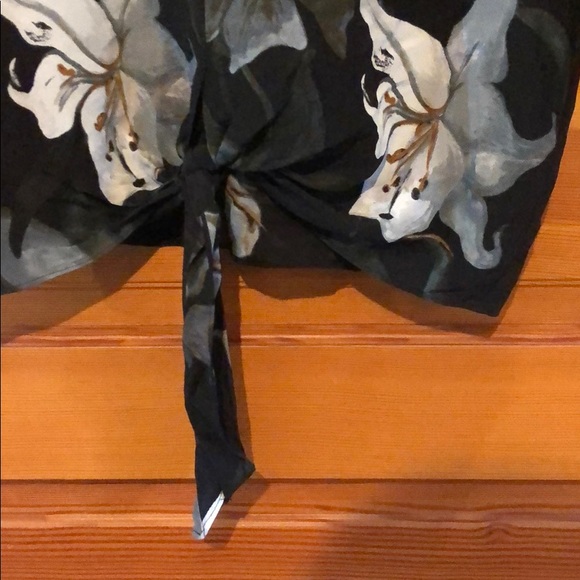 New Club Monaco silk tie front lily floral blouse - Picture 4 of 9